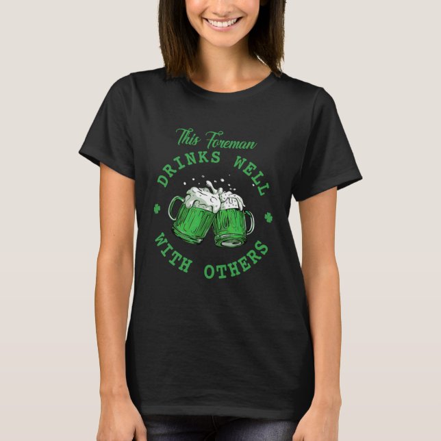 This Foreman Drinks Well With Others St Patrick's  T-Shirt (Vorderseite)