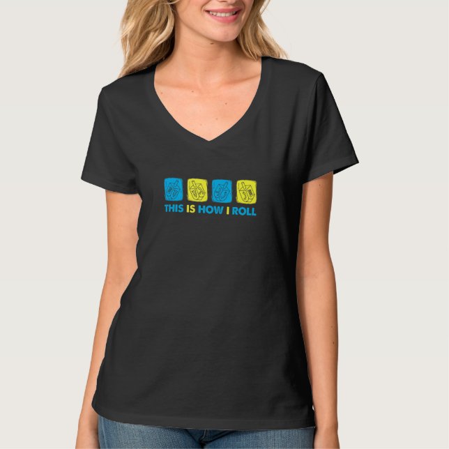 This Is How I Roll     Dreidel Menorah Hanukkah T-Shirt (Vorderseite)