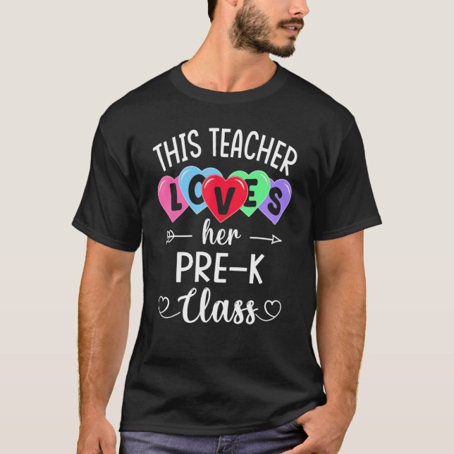 THIS TEACHER LOVES HER PRE-K CLASS Shirts Valentin (Vorderseite)