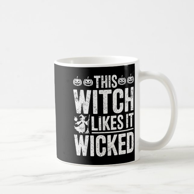 This Witch Likes It Wicked Funny Halloween Broom  Kaffeetasse (Rechts)
