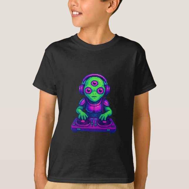 Three-Eyed Alien DJ – Retro Pixel Beatmaster T-Shirt (Vorderseite)