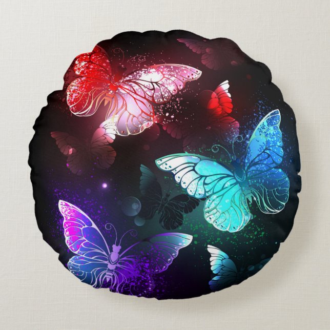Three Glowing Butterflies on night background Rundes Kissen (Vorderseite)
