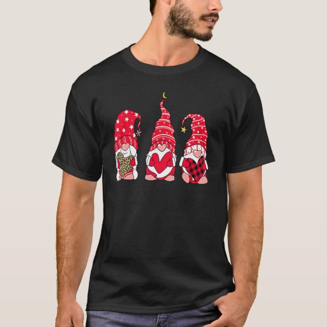 Three Gnomes Holding Heart Leopard Happy Valentine T-Shirt (Vorderseite)