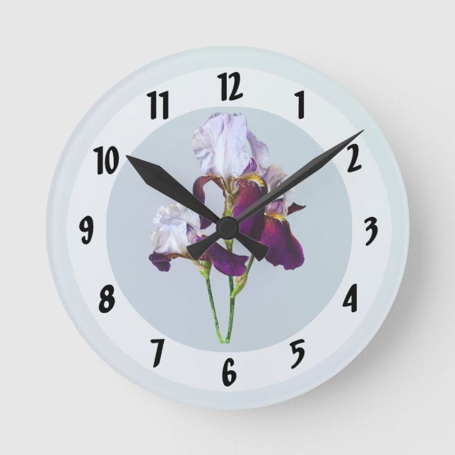 Three Irises in Shades of Magenta Runde Wanduhr (Vorderseite)