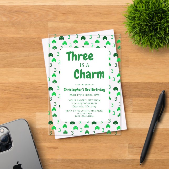 Three Is A Charm St Patrick's Day 3rd Birthday Acryleinladungen (Insitu (Einladungskarte))