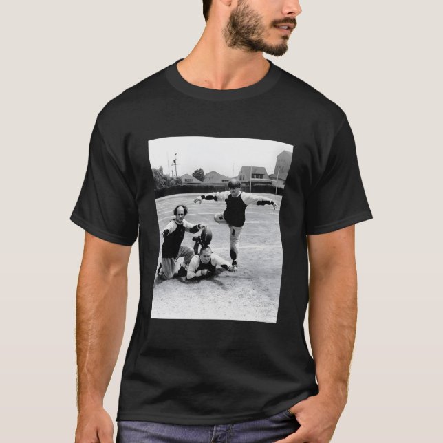 Three Stooges Football Â€“ Kick Off T-Shirt (Vorderseite)