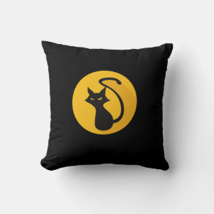 Throw Kissen Eine erschreckende schwarze Katze