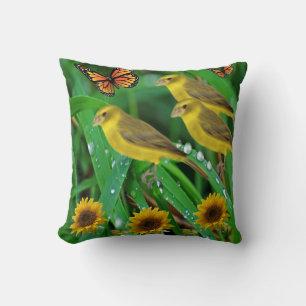 Throw Pillow Bird Kissen