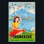 Thunersee, Schweiz, Reiseplakat Poster<br><div class="desc">Der Thunersee ist ein Alpensee im Berner Oberland der Schweiz. Das Ufer ist mit Städten wie Thun und romanischen Kirchen übersät. In der Altstadt von Thun beherbergt das Schloss Thun aus dem 12. Jahrhundert ein Museum mit prähistorischen und mittelalterlichen Kunstschätzen. Im Süden hat Schadau Park das Thun Panorama, ein 360-Grad-Gemälde...</div>