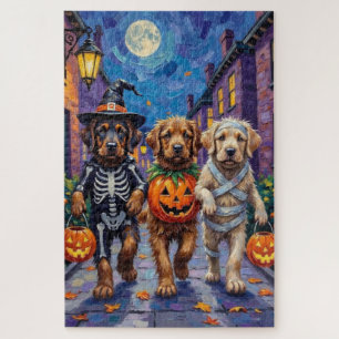 Tibet-Mastiff-Hunde in Halloween-Kostümen
