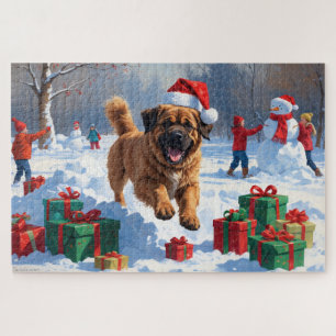 Tibet-Mastiff läuft im Schnee mit Weihnachtsmütze