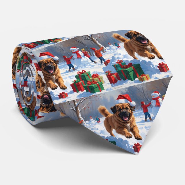 Tibetan Mastiff läuft mit Weihnachtsmut im Schnee Krawatte (Gerollt)