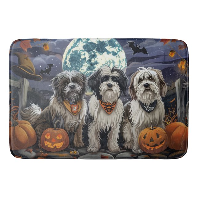 Tibetan Terrier Halloween Spooky Badematte (Vorderseite)