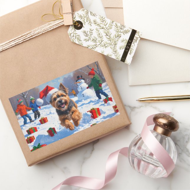 Tibetan Terrier läuft mit Weihnachtshut im Schnee Rechteckiger Aufkleber (Schenken)