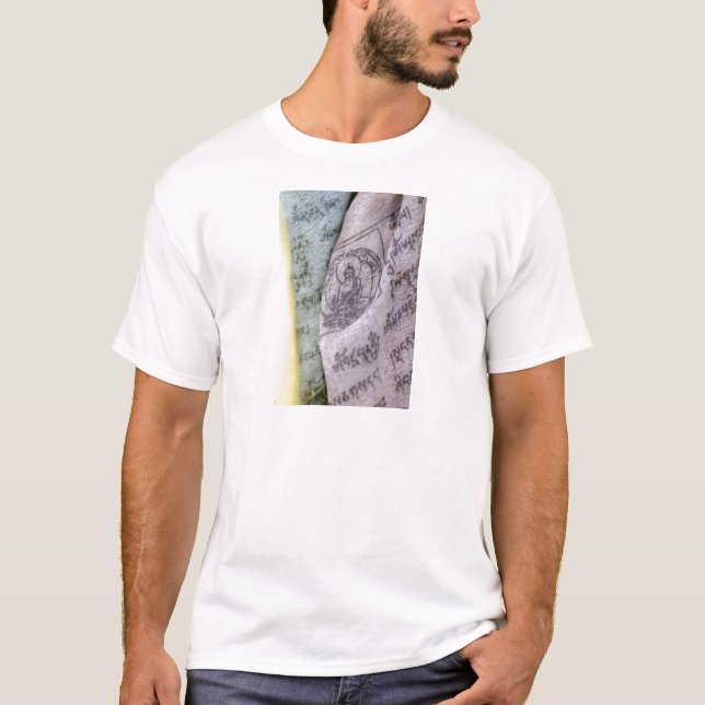 Tibetanische Gebets-Flaggen T-Shirt (Vorderseite)