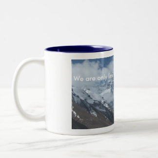 Tibetanische Spitze von Everest Zweifarbige Tasse