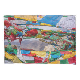 tibetische Landschaft mit Gebetsfahnen - Himalaya Kissenbezug