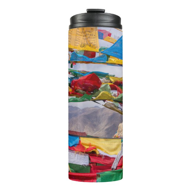 tibetische Landschaft mit Gebetsfahnen - Himalaya Thermosbecher (Vorderseite)
