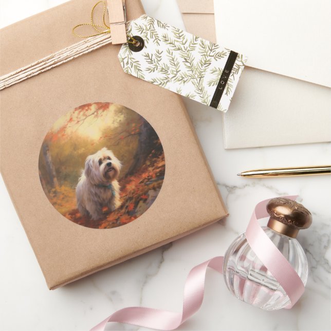 Tibetischer Terrier im Herbstfall Inspiriert Runder Aufkleber (Schenken)