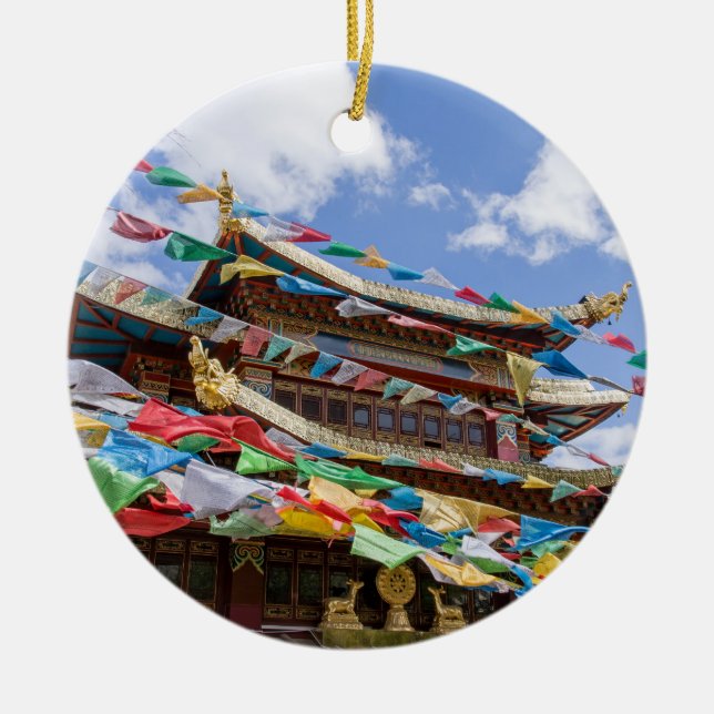 Tibettempel mit Gebetsfahnen - Yunnan, China Keramik Ornament (Vorne)