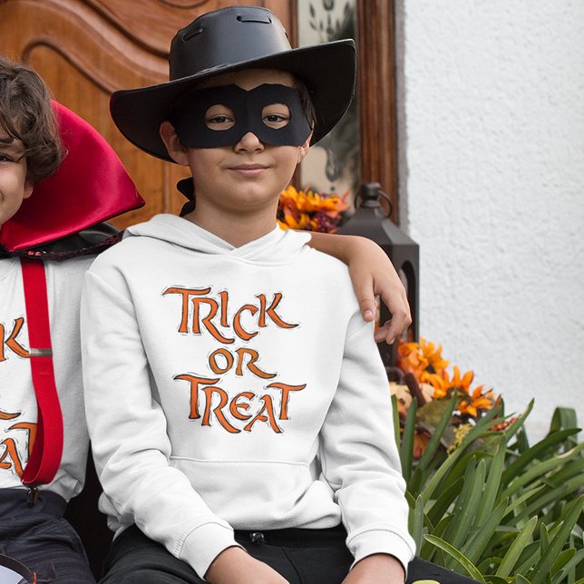 Tic d'Halloween ou traiter la typographie orange e (Halloween Trick or Treat Orange Typography Kids' Hoodie)