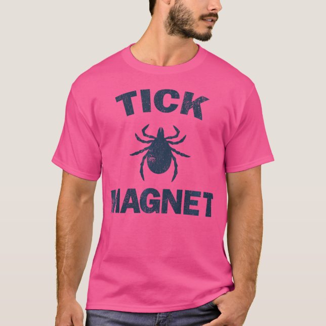 Tick Magnet Funny Camping and Wanderbug Shirt (Vorderseite)