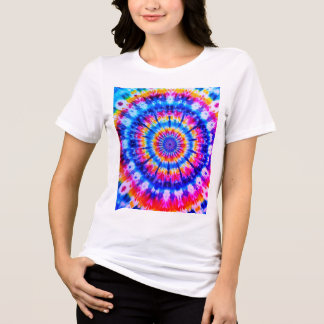 Tie-Dye-Design auf einem weißen T-Shirt mit kurzen Tri-Blend Shirt