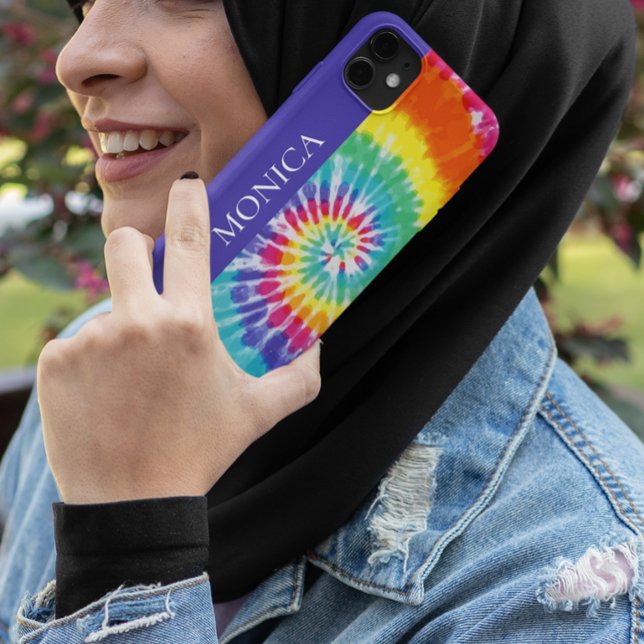 Tie Dye Retro Monogram Farbig Case-Mate iPhone 14 Hülle (Von Creator hochgeladen)