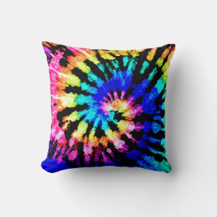 Tiedye-Muster. Handgezeichnetes Regenbogen-Shibori Kissen