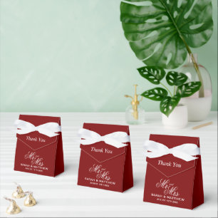 Tief dunkelrote Geschenkboxen für die Hochzeit mit Geschenkschachtel