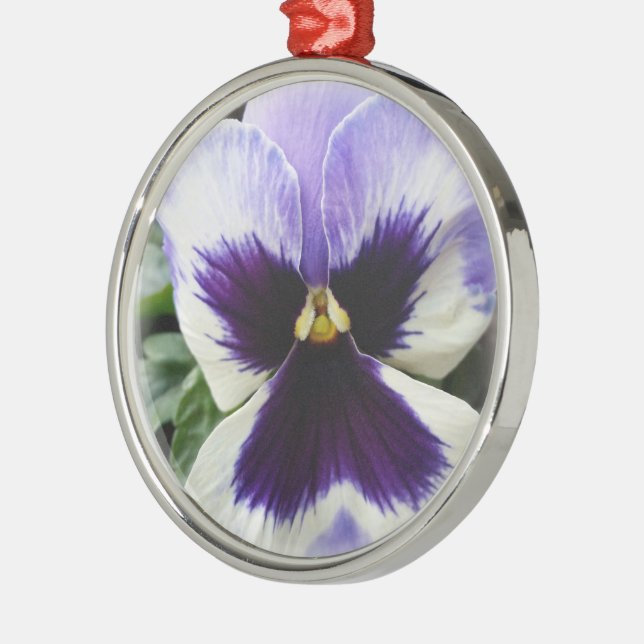 tief lila auf weiße Pansie Ornament Aus Metall (Links)
