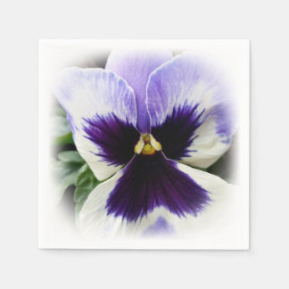 tief lila auf weiße Pansie Serviette