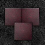Tief rotes Verziertes Damaskusmuster auf schwarz Fliese<br><div class="desc">Schönes und elegantes dekoratives Fliesendesign mit einem tiefen roten Damast-Muster auf einem schwarzen,  texturierten Hintergrund.</div>