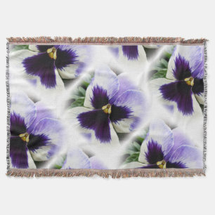 tief violette auf weißen Stiefmütterchen Decke