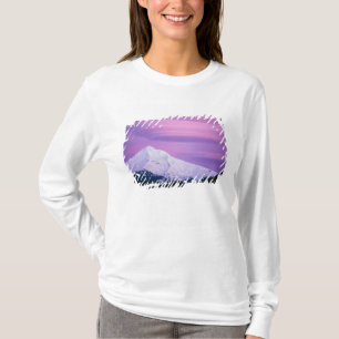 Tief violette Wolken umgeben den Mount Hood, in T-Shirt