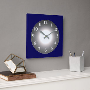 Tiefblau mit beleuchtetem silbergrauen Zentrum Quadratische Wanduhr