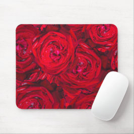 Tiefe rote Rosen Mousepad