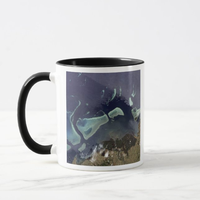 Tiefer grüner Wald an Land Tasse (Links)