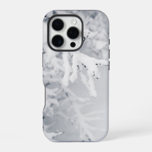Tiefer Schnee fällt auf Winterhintergrund iPhone 16 Pro Hülle