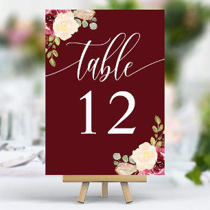Tiefroter Merlot-Blumen-Kalligrafie-Hochzeit Tischnummer
