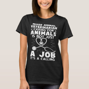 Tierarzt für verschiedene Tierarten, der sich um T T-Shirt