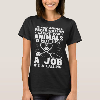 Tierarzt für verschiedene Tierarten, der sich um T T-Shirt