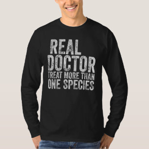 Tierarzt-Geschenk echter Arzt behandelt mehr als e T-Shirt