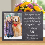 Tierärztlicher Dank Tierärztliches Foto für Hunde Fotoplatte<br><div class="desc">Sag 'Danke' zu deinem wunderbaren Tierarzt mit personalisierter Foto-Plakette. "Ein Tier Retten, mag die Welt nicht verändern, aber es hat die Welt sicherlich für 'deinen Hundenamen' verändert ... für immer dankbar ... !" Personalisieren Sie Ihre Lieblings-Fotos mit dem Namen des Haustieres. Diese tierärztliche Dankeschön-Plakette wird ein wertvolles Geschenk sein. COPYRIGHT...</div>