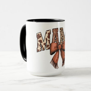 Tierdruck-MAMA-Lettering mit brauner Schleife Tasse