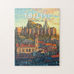 Tiflis Georgia Illustration Travel Art Vintag<br><div class="desc">Tbilissi Retro Vektor Reise Design. Tiflis,  die charmante Hauptstadt Georgiens,  ist bekannt für seine Kopfsteinpflasterstraßen,  die farbenfrohe Altstadt und eine Mischung aus Ost- und Western.</div>
