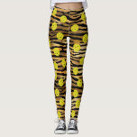 Tiger Animal Print Gold Brown Yellow Pickleball Leggings<br><div class="desc">Mit diesen lustigen Pickleball-Leggings mit gelben Pickleballs-Set vor einem Hintergrund eines goldbraunen und schwarzen Tigermusters können Sie Ihr Spiel auf eine Stufe heben.  Ideal für alltägliches Rec-Spiel,  Turnierspiel oder einfach nur um die Stadt herum.</div>