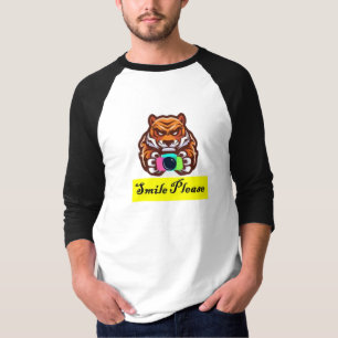 Tiger auf der Kugel (mit Kamera!) T-Shirt