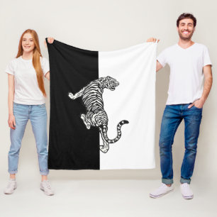 Tiger auf schwarz und weiß fleecedecke