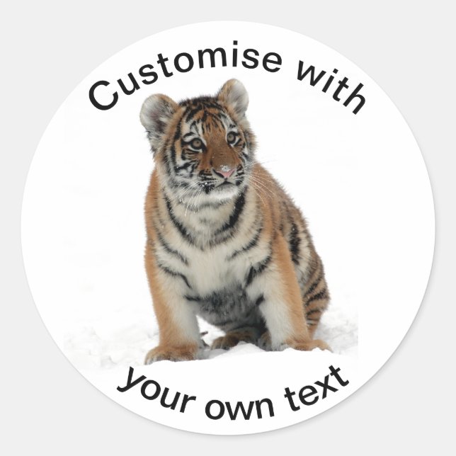Tiger Cub in the Snow Custom Text Runder Aufkleber (Vorderseite)